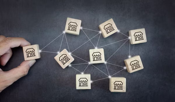 hand-man-choose-wood-blog-with-franchise-marketing-system-global-network-connection_512283-52